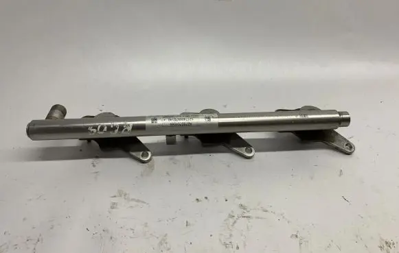 Mercedes-Benz C W204 Fuel main line pipe A2760780545 A2760704095