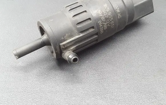 Skoda Superb B6 (3T) Windscreen/windshield washer pump 1K5955651