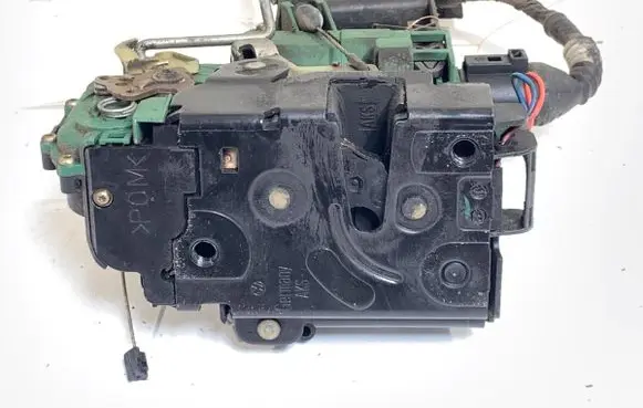 Volkswagen PASSAT B5.5 Front door lock