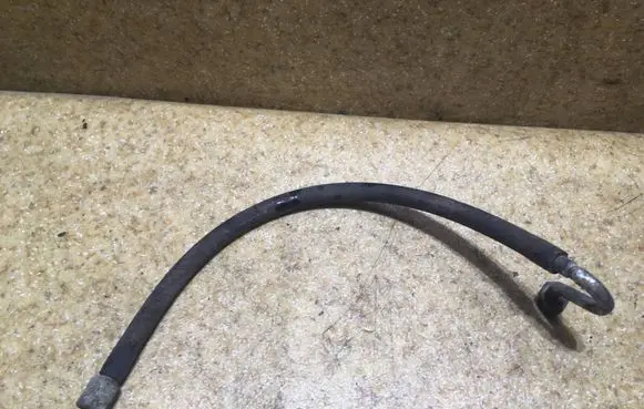 Mercedes-Benz E W124 Fuel line pipe 
