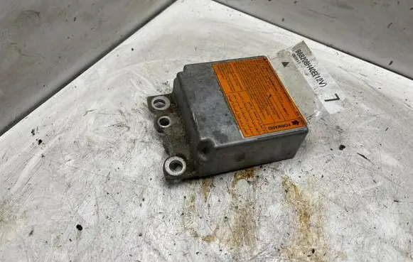 Nissan X-Trail T30 Airbag control unit/module 988208H40E