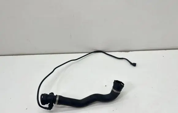 Coolant pipe/hose
