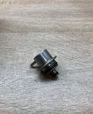 Mazda 323 F Fuel pressure regulator 300KPA RPM40