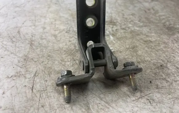 Mitsubishi Grandis Front door upper hinge