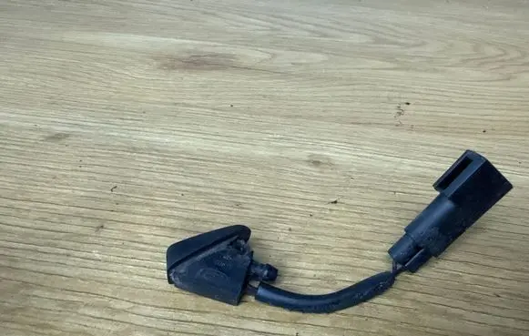 Ford Mondeo MK IV Windshield washer spray nozzle XS4117666A