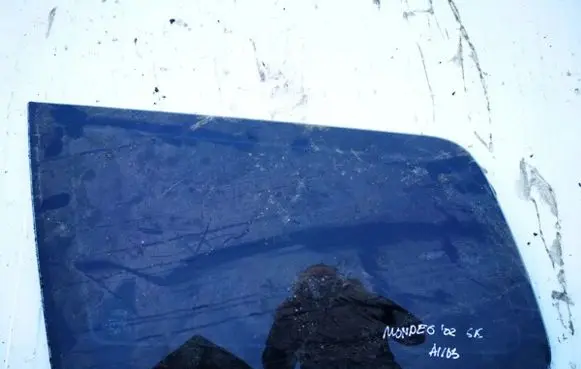 Ford Mondeo Mk III Rear side window