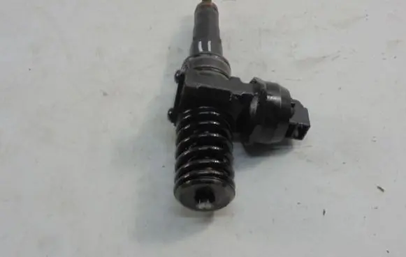 Volkswagen PASSAT B5.5 Fuel injector 036130073AG