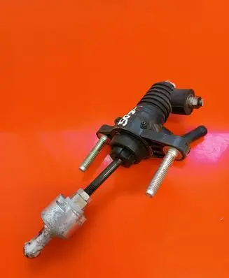 Toyota Verso-S Clutch master cylinder 110827