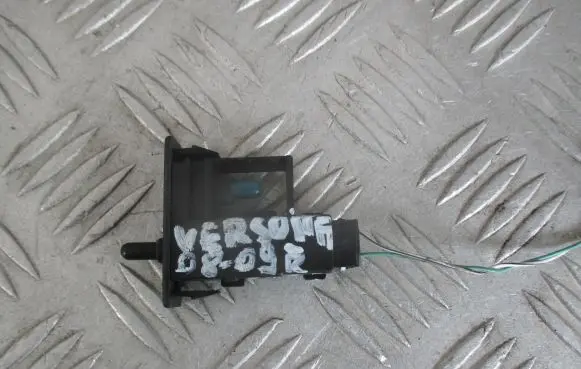 Toyota Corolla Verso AR10 Glove box 8126033030