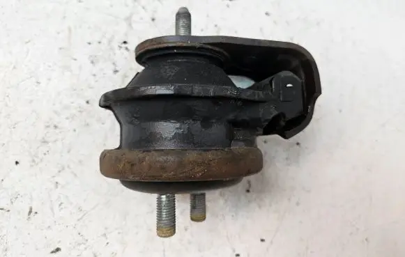 Suzuki Grand Vitara II Engine mount bracket