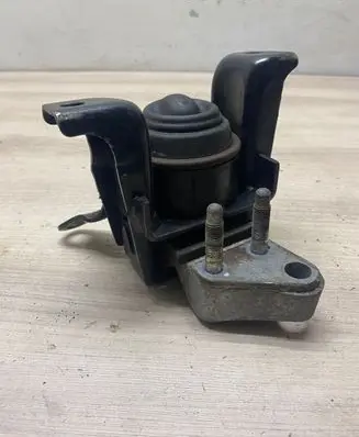 Toyota Corolla Verso AR10 Engine mount bracket