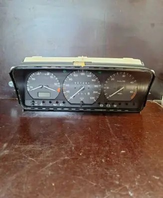 Volkswagen PASSAT B4 Speedometer (instrument cluster) 3A0919033C