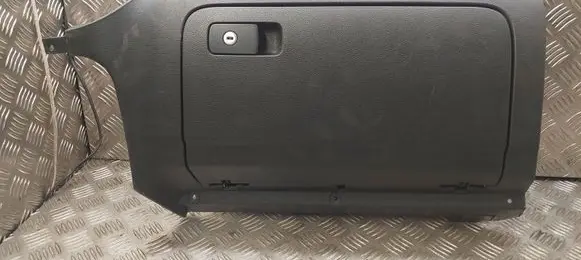 Glove box