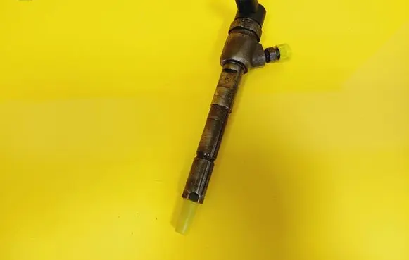 Fuel injector