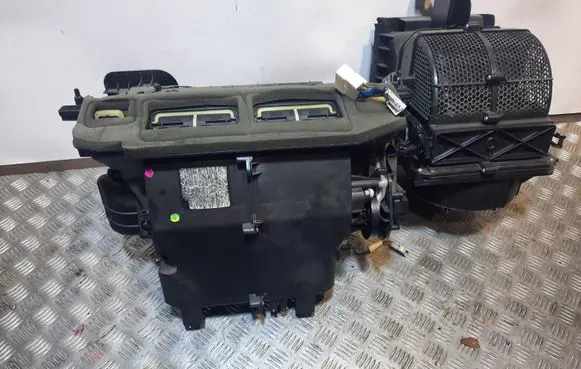 Volkswagen Routan Interior heater climate box assembly P7284001
