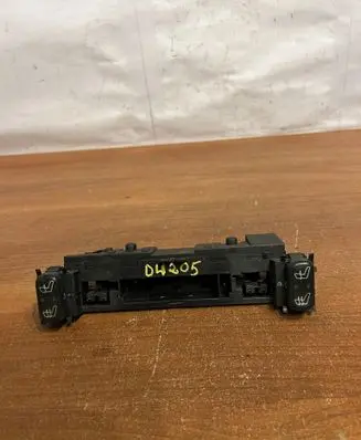 Mercedes-Benz E W210 Seat heating switch 2108200151 D4205