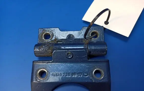 Mercedes-Benz 380 560SEC C126 Front door lower hinge 1237200037