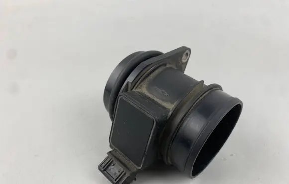 Volvo S40, V40 Mass air flow meter 7700105010B 5WK9615
