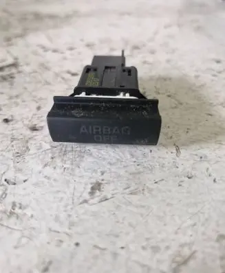 Passenger airbag on/off switch
