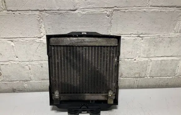 BMW 5 GT F07 Engine oil radiator 7572542 31383 P8413001