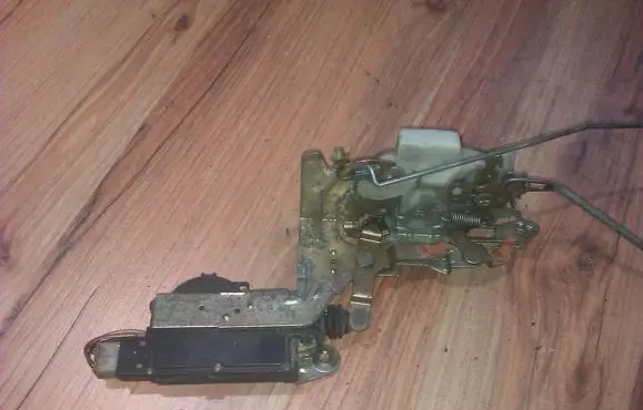 Subaru Legacy Front door lock