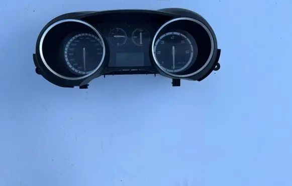 Alfa Romeo Giulietta Speedometer (instrument cluster) 50527744 A2C84852200