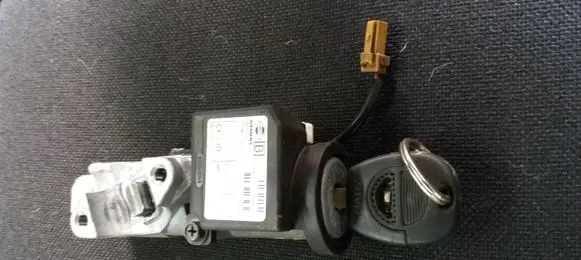 Nissan X-Trail T30 Ignition lock 28590C9902