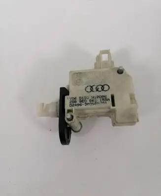 Volkswagen PASSAT B5.5 Central locking motor 8E0862153A