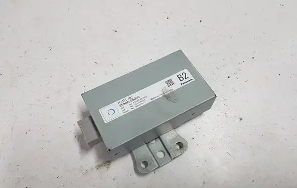 Toyota Avensis T270 Door control unit/module 8686005040IAUTOPI 8598A05020