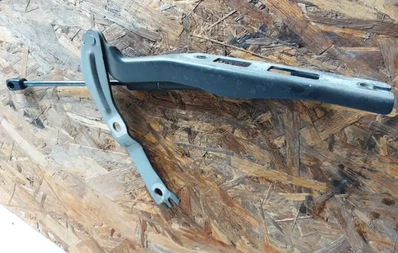 Volkswagen Tiguan Engine bonnet/hood hinges 571823302A