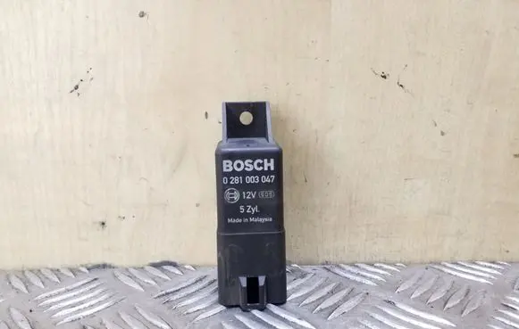 Volvo XC60 Glow plug pre-heat relay 0281003047 30785663