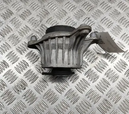 Mercedes-Benz C W205 Engine mount bracket A2052400200