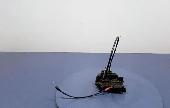 Renault Kangoo II Front door lock 8200497604
