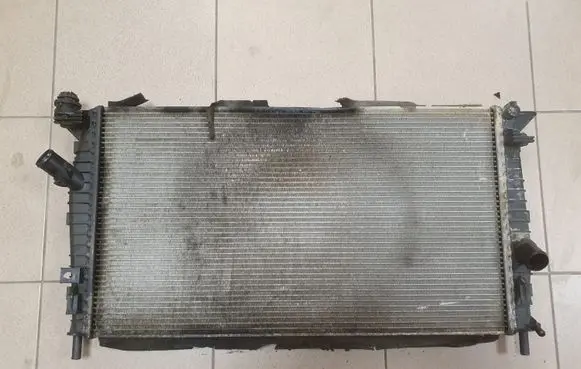 Ford Focus C-MAX Coolant radiator 3M5H8005TJ