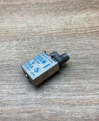 BMW 5 E39 Antenna control unit 8362533