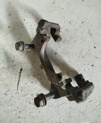 Volkswagen PASSAT B6 Front brake pad spring 