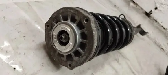 BMW 5 G30 G31 Front shock absorber with coil spring 6866632