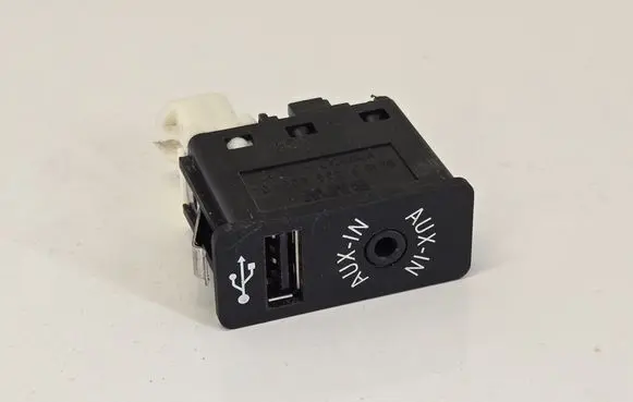 BMW X6 F16 USB socket connector 9266607
