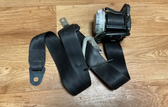 Peugeot Partner Front seatbelt 98025582XX 5W2UG57CC 23062013