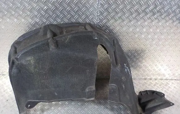Rear arch fender liner splash guards
