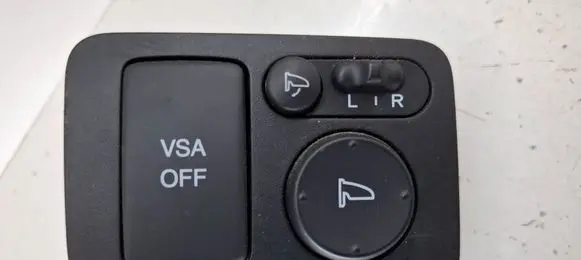 Honda CR-V Wing mirror switch M33212