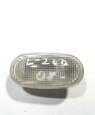Mitsubishi L200 Front fender indicator light E4016534 P2133