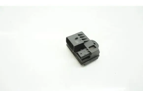 BMW 1 F20 F21 Glow plug pre-heat relay 8570087