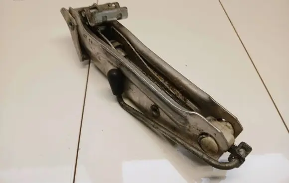 Audi A6 S6 C5 4B Lift Jack 8L0011031A