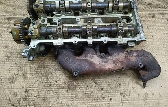Jaguar S-Type Engine head RF1R8E6C064A22E 1X4E6256AD 14E6C524CB