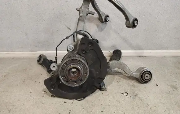 Mercedes-Benz GLC X253 C253 Front wheel hub spindle knuckle A2533320201 A2053301805