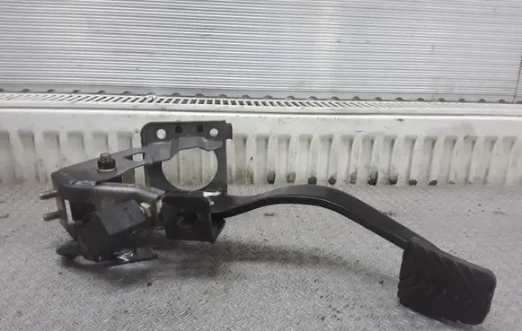 KIA Rio Brake pedal