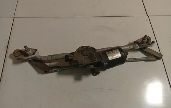 Toyota Corolla Verso AR10 Front wiper linkage and motor 