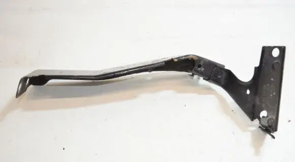 Audi A4 S4 B8 8K Front splash guards bracket 8K0821136B