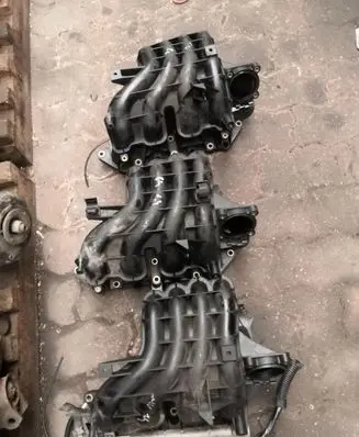 Volkswagen Golf IV Intake manifold 036129711